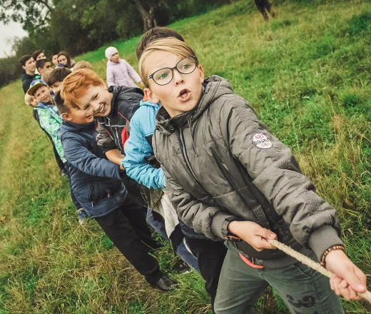 children playing outside with rope
